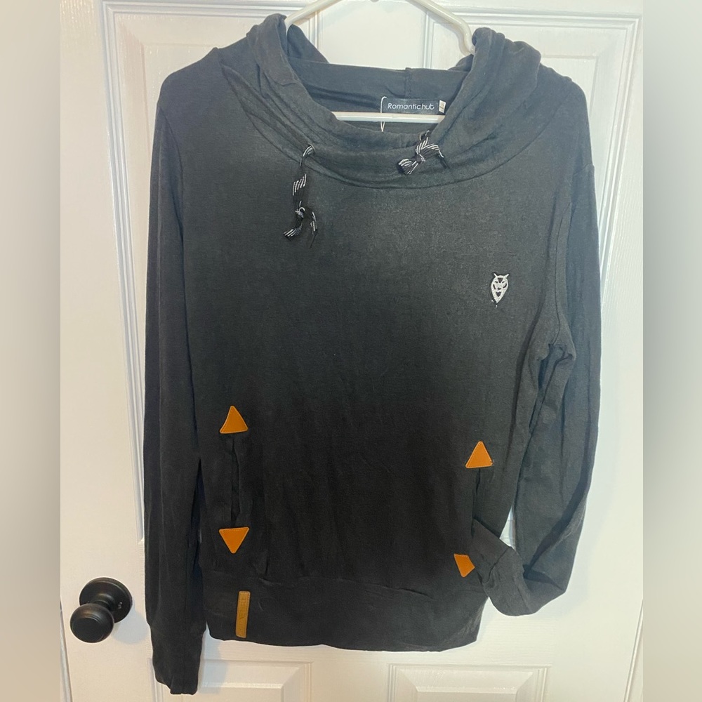 Brand New Women’s Lightweight Hooded Pullover Size M/L